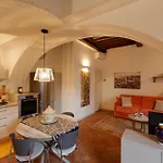 Uptown - Sabrina's Lovely Apartman