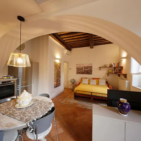 Uptown - Sabrina's Lovely Apartmán *